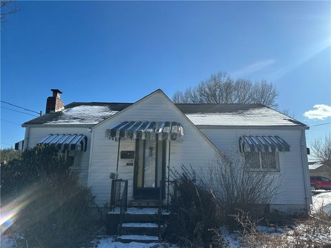 Photo of 748 Caldwell Ave, New Kensington, PA 15068 (MLS # 1737686)