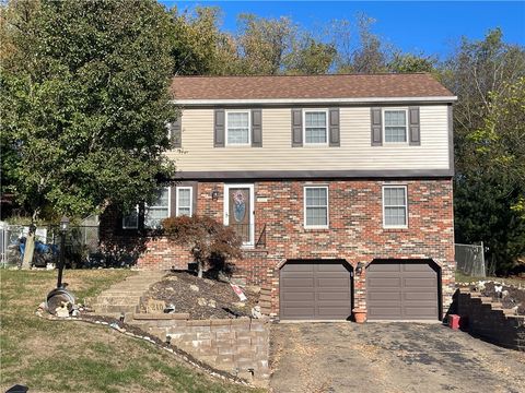 Photo of 210 Lakeside Dr, Mckees Rocks, PA 15136 (MLS # 1726220)