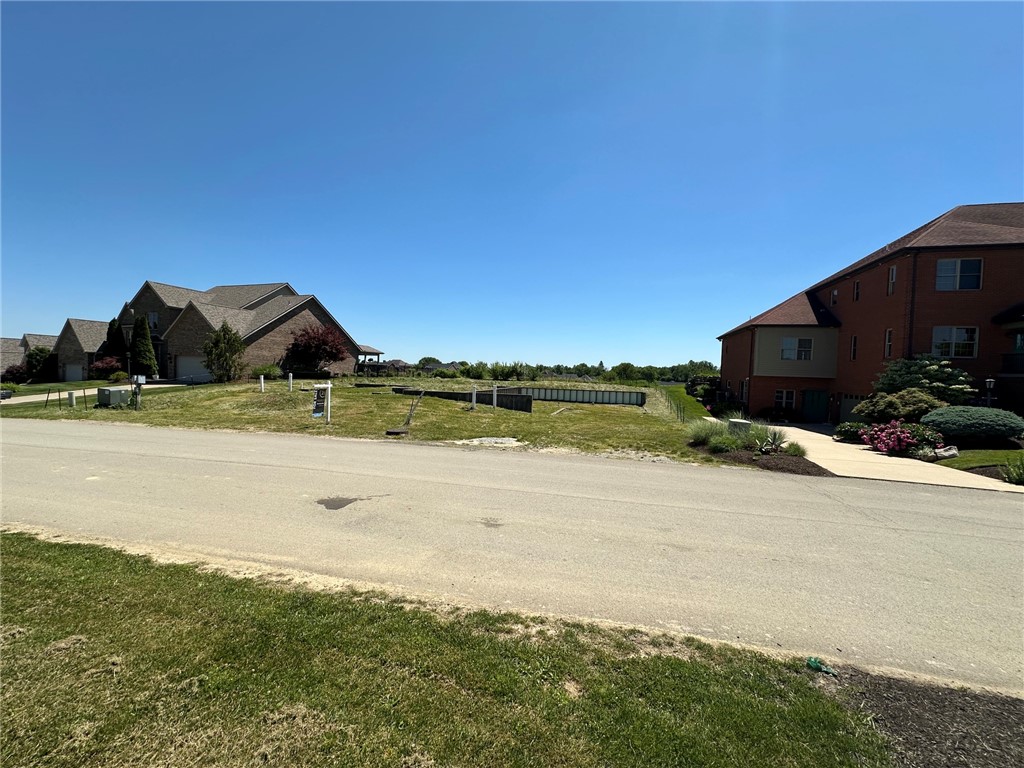 2001 Blackthorne Dr