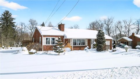 Photo of 102 Lafayette Dr, Monaca, PA 15061 (MLS # 1738771)