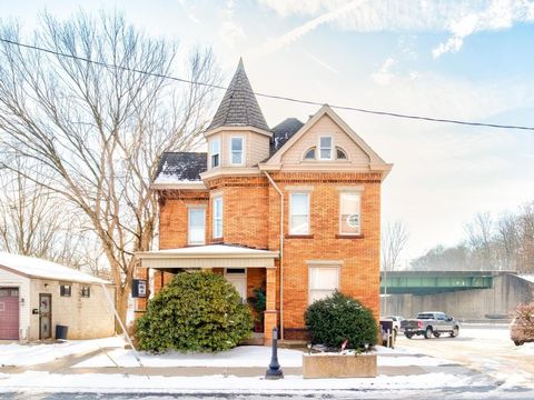 Photo of 413 Bridge St, Beaver, PA 15009 (MLS # 1737329)