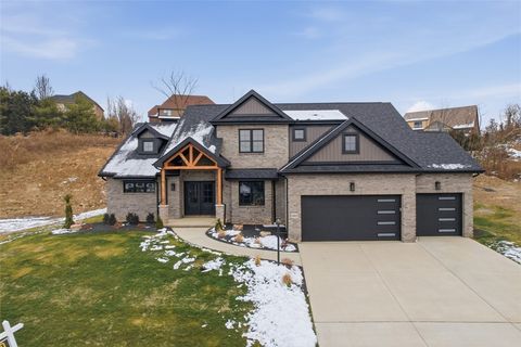 Photo of 1065 Skyline Dr, Canonsburg, PA 15317 (MLS # 1733179)