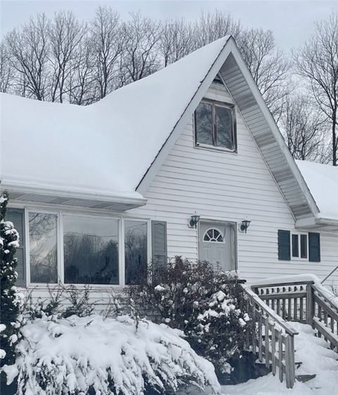 Photo of 88 Fleming Rd, Grove City, PA 16127 (MLS # 1735755)