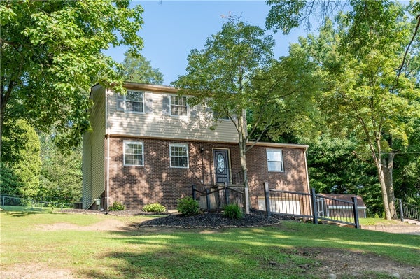 155 THORNDALE DR, BEAVER FALLS, PA 15010 - Image 8d63cfb42d8745d7e849f13ee4e7e501/3749834645