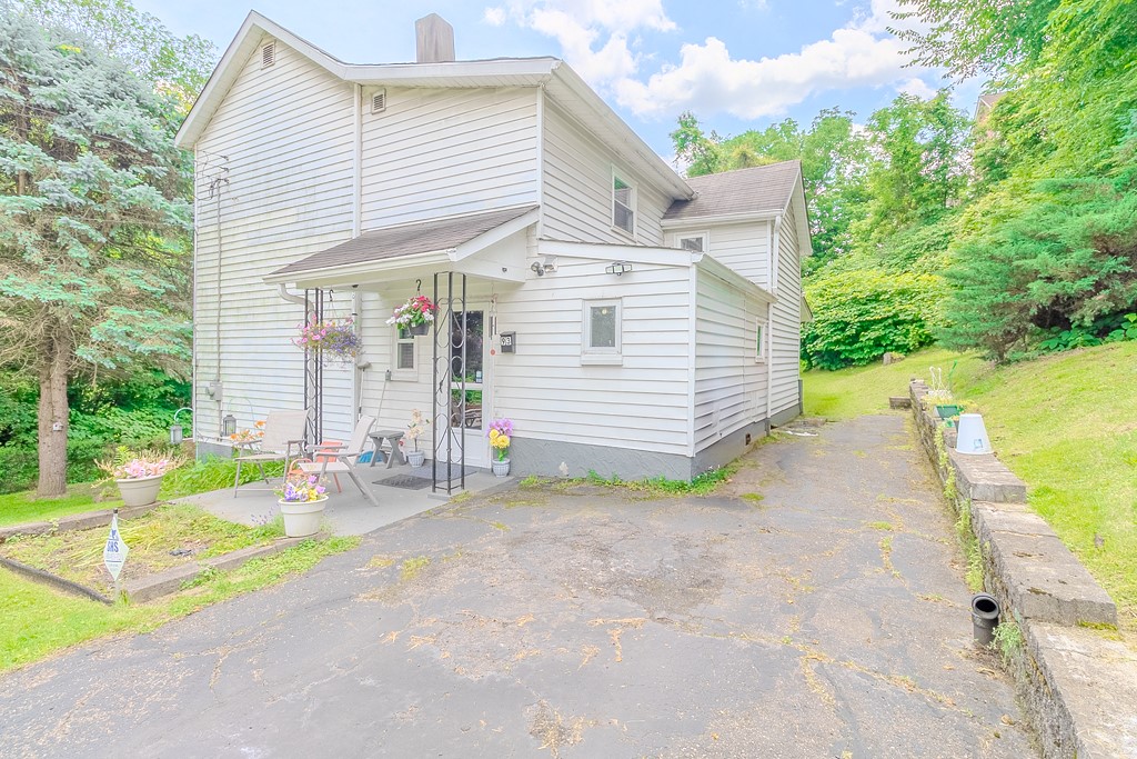 93 Semmens St