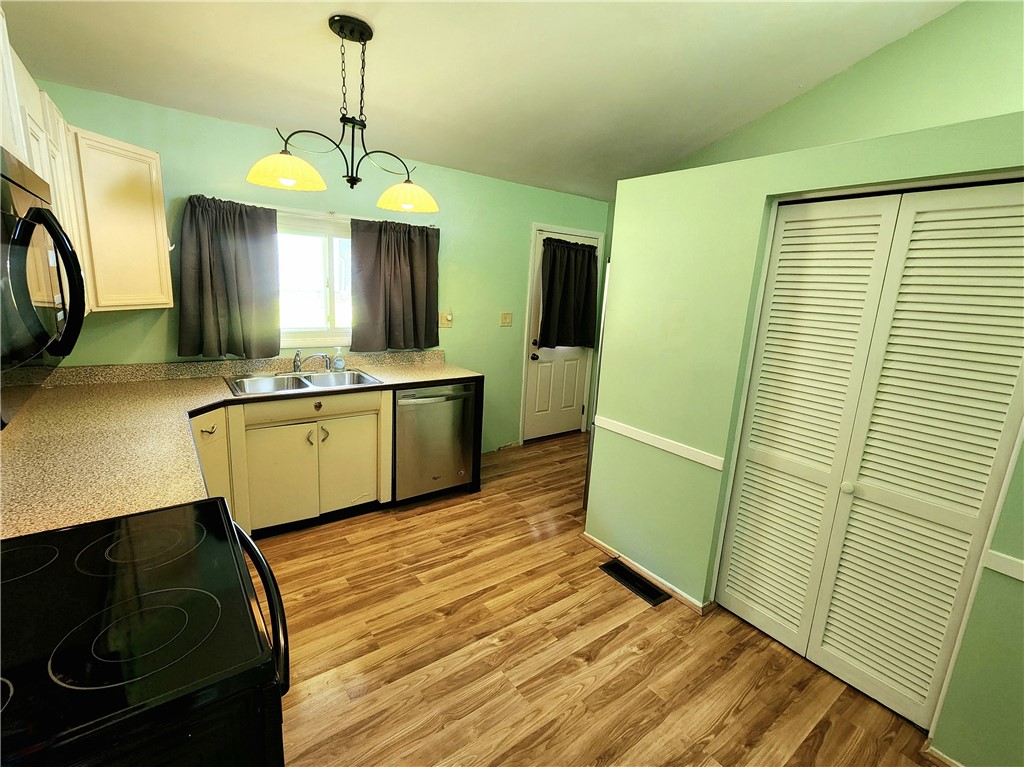 2490 Victoria Dr Dr, Hermitage, Pennsylvania image 14