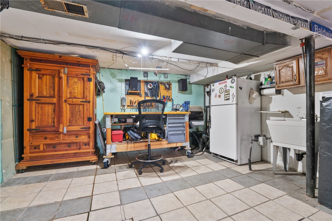 Lincoln Place, Pennsylvania 15207, United States, 4 Bedrooms Bedrooms, ,3 BathroomsBathrooms,Residential,Active,170365