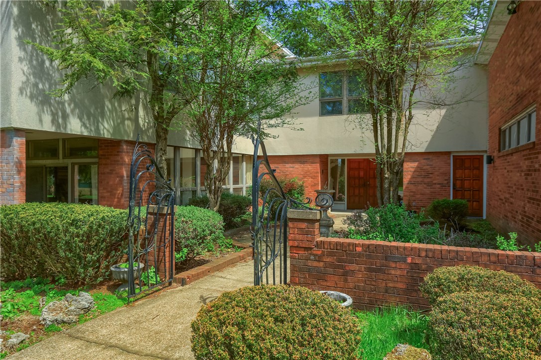 628 Perry Hwy