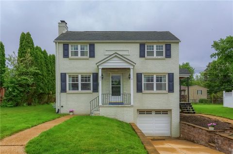Photo of 2016 Sunnydale Rd, Pittsburgh, PA 15243 (MLS # 1750772)