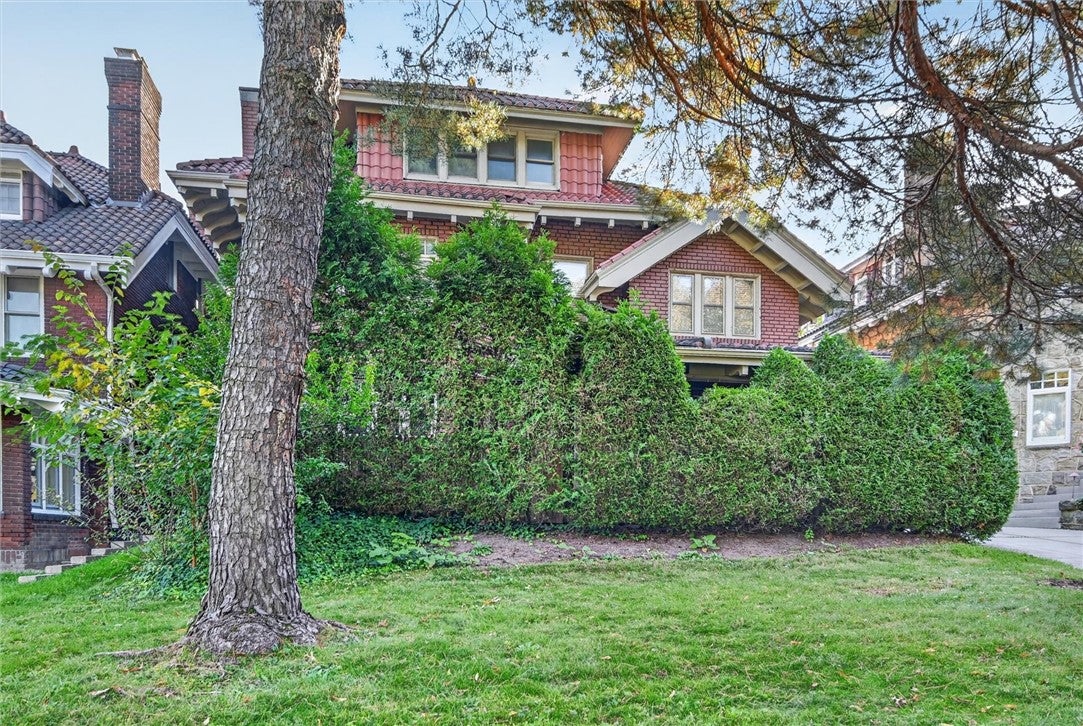 1321 Beechwood Blvd