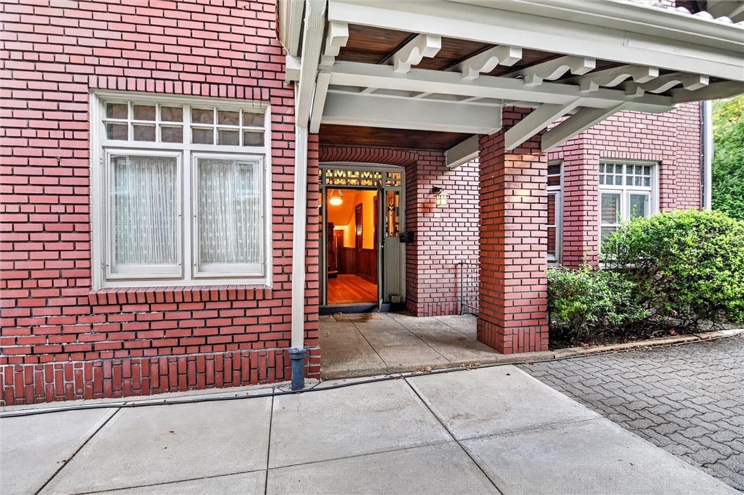 1321 Beechwood Blvd
