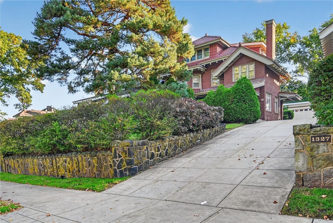 1321 Beechwood Blvd