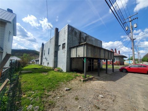 Photo of 618 Hill St, Manorville, PA 16238 (MLS # 1762864)