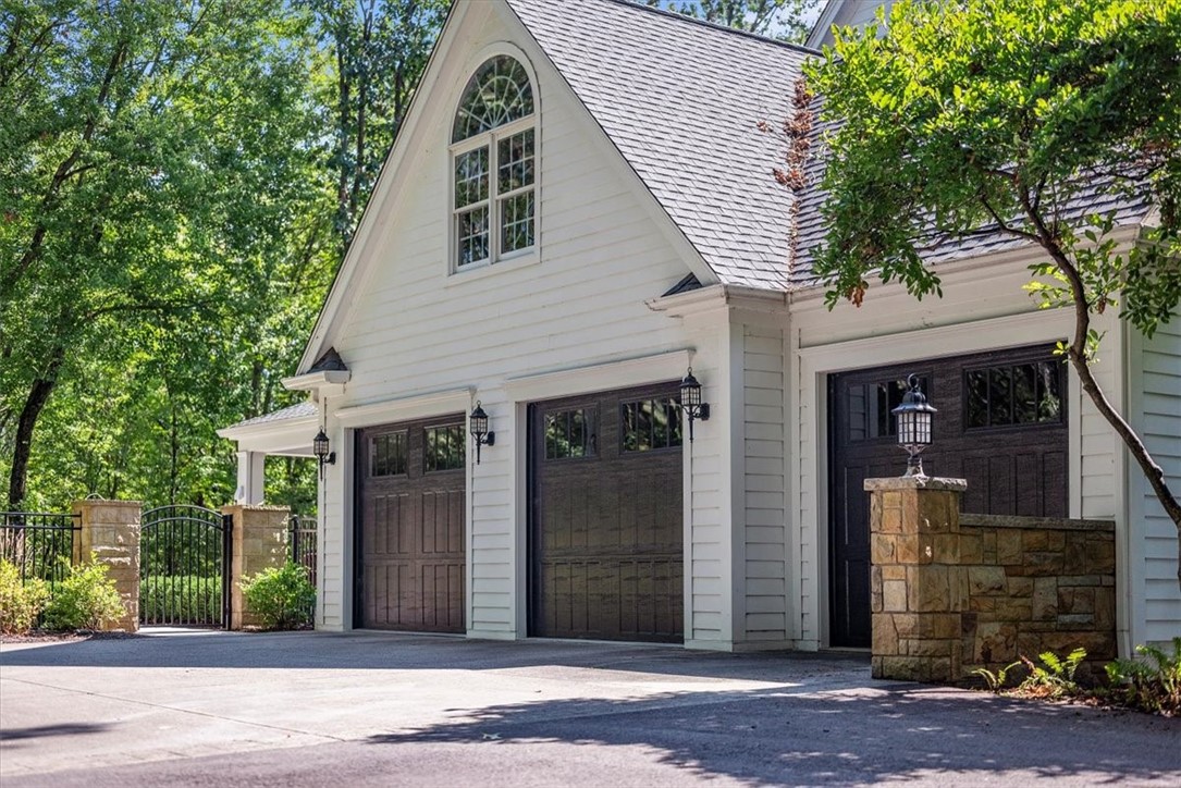 904 Champlain Place