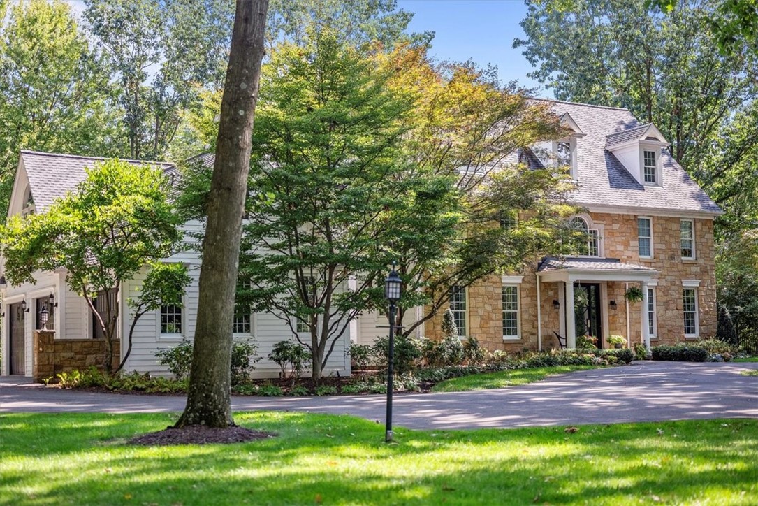 904 Champlain Place