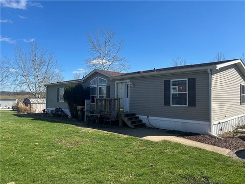 Photo of 1124 Atlantis Dr, West Newton, PA 15089 (MLS # 1746033)