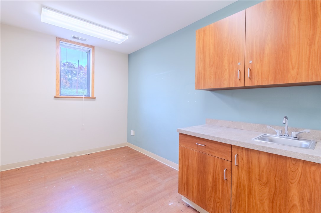 Lower Burrell, Pennsylvania 15068, United States, ,Residential,Active,242058