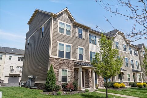 Townhouse in Marshall PA 470 Fairmont Drive Dr.jpg