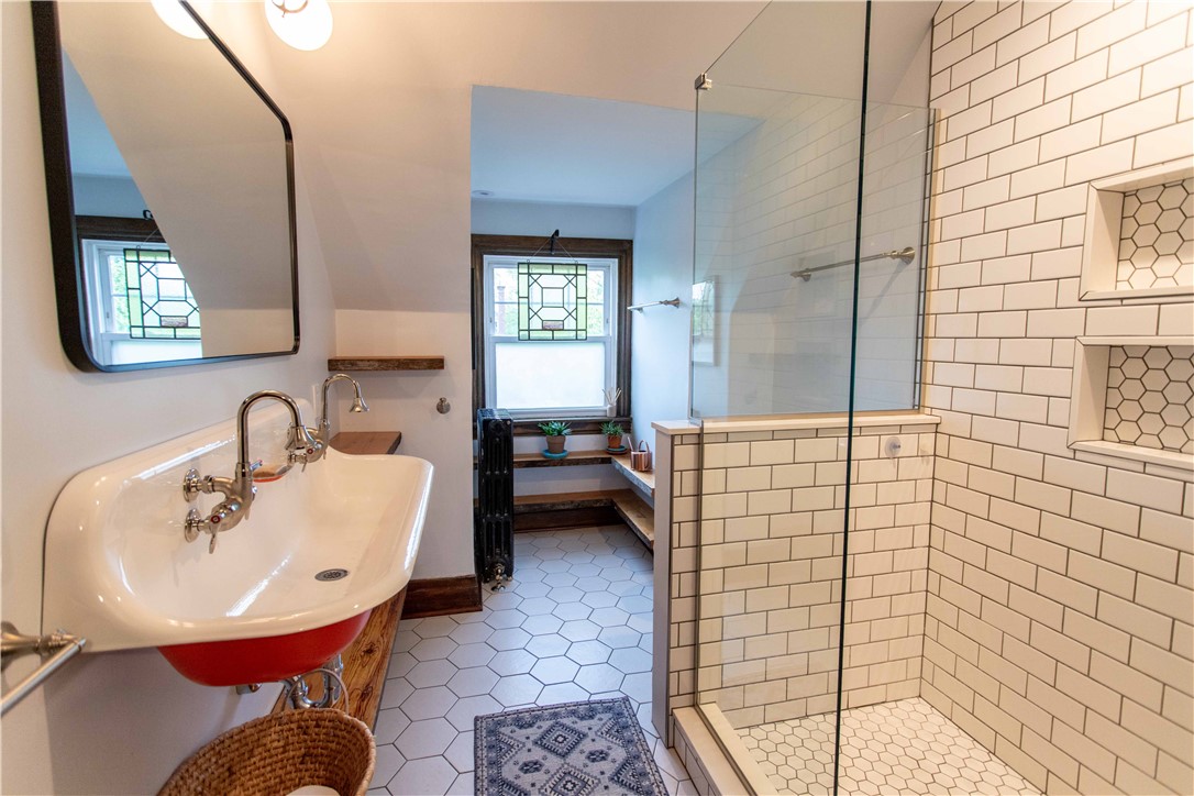 Pittsburgh, Pennsylvania, 15206, United States, 6 Bedrooms Bedrooms, ,3 BathroomsBathrooms,Residential,Active,2043416