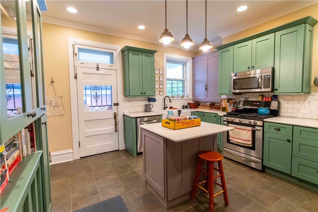 Pittsburgh, Pennsylvania, 15206, United States, 6 Bedrooms Bedrooms, ,3 BathroomsBathrooms,Residential,Active,2043416