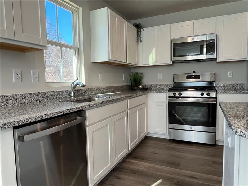 Chippewa Twp, Pennsylvania 15010, United States, 3 Bedrooms Bedrooms, ,3 BathroomsBathrooms,Residential,Active,220710