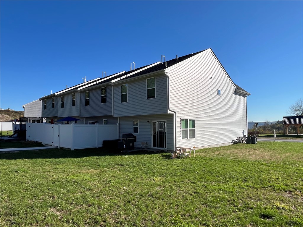 Chippewa Twp, Pennsylvania 15010, United States, 3 Bedrooms Bedrooms, ,3 BathroomsBathrooms,Residential,Active,220710