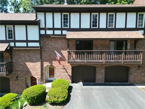 Photo of 610 Maplewood Ct, Pittsburgh, PA 15237 (MLS # 1758081)