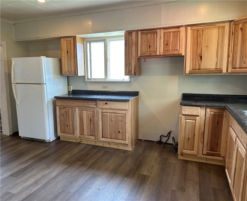 New Castle/3rd, Pennsylvania 16101, United States, 3 Bedrooms Bedrooms, ,1 BathroomBathrooms,Residential,Pending,30795