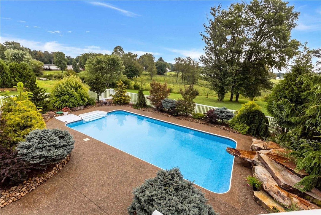151 Rosewood Dr
