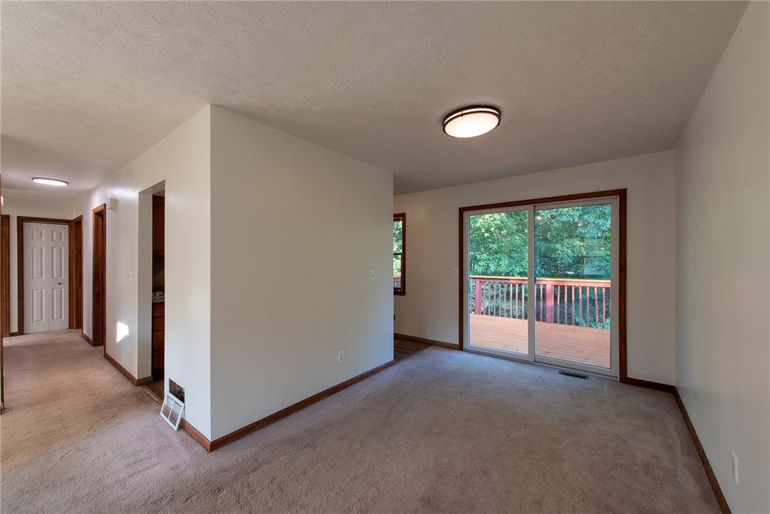 Allegheny Twp, Pennsylvania 15068, United States, 3 Bedrooms Bedrooms, ,2 BathroomsBathrooms,Residential,Active,195800