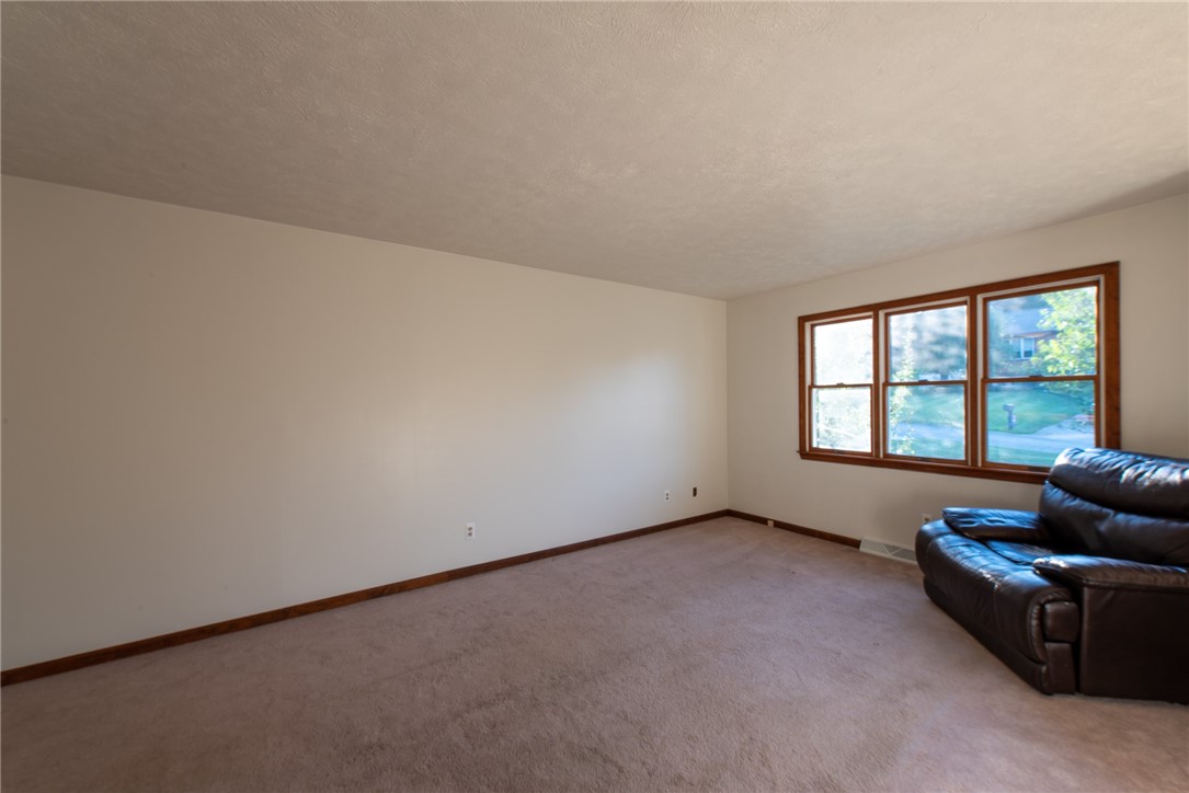 Allegheny Twp, Pennsylvania 15068, United States, 3 Bedrooms Bedrooms, ,2 BathroomsBathrooms,Residential,Active,195800