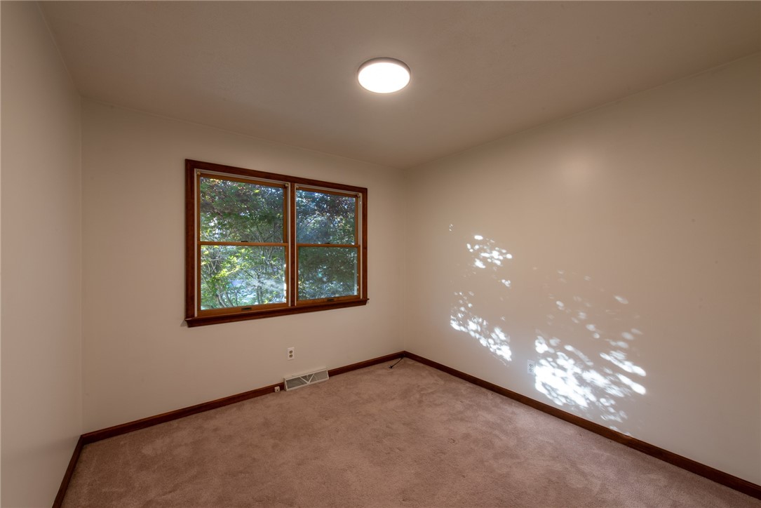 Allegheny Twp, Pennsylvania 15068, United States, 3 Bedrooms Bedrooms, ,2 BathroomsBathrooms,Residential,Active,195800