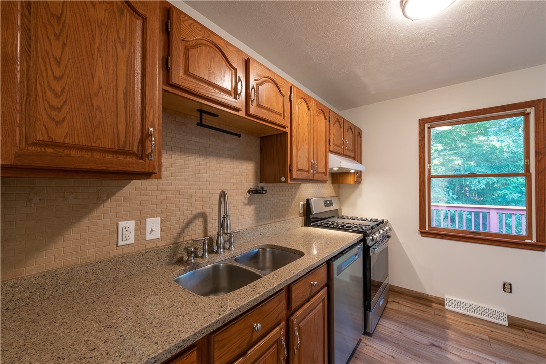 Allegheny Twp, Pennsylvania 15068, United States, 3 Bedrooms Bedrooms, ,2 BathroomsBathrooms,Residential,Active,195800