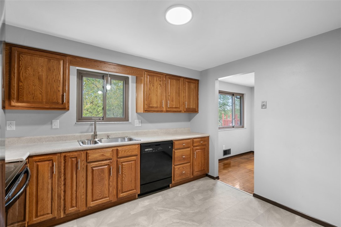13700 Harriet Dr