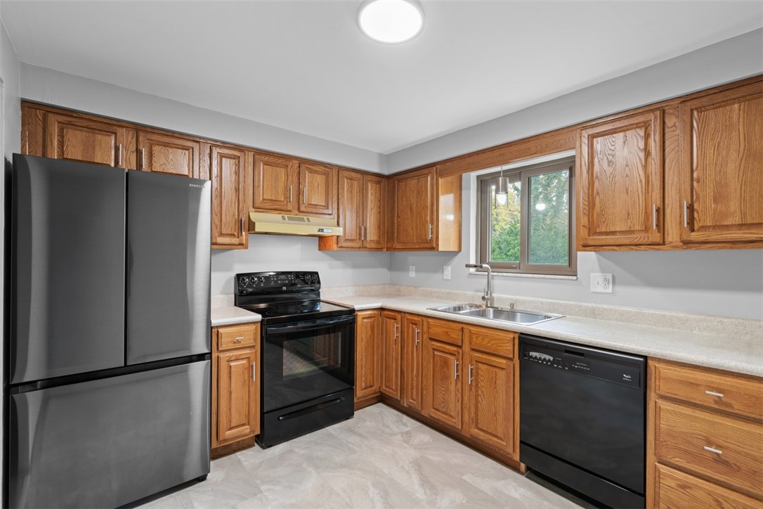 13700 Harriet Dr