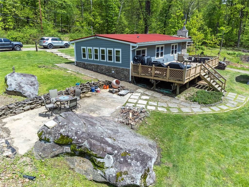 257 Forest Drive Dr, Loyalhanna, Pennsylvania image 3