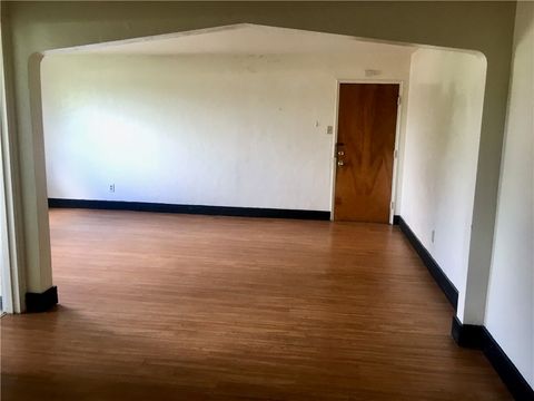 Photo of 666 Florida Ave, Pittsburgh, PA 15228 (MLS # 1733746)