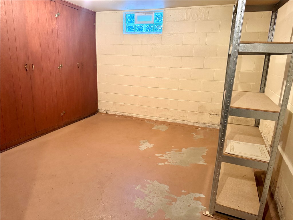 Center Twp - But, Pennsylvania 16001, United States, 2 Bedrooms Bedrooms, ,1 BathroomBathrooms,Residential,Pending,81672