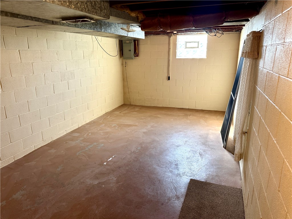 Center Twp - But, Pennsylvania 16001, United States, 2 Bedrooms Bedrooms, ,1 BathroomBathrooms,Residential,Pending,81672