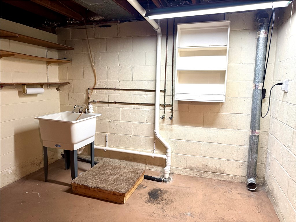 Center Twp - But, Pennsylvania 16001, United States, 2 Bedrooms Bedrooms, ,1 BathroomBathrooms,Residential,Pending,81672