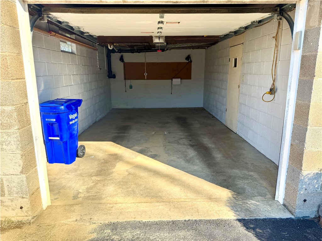 Center Twp - But, Pennsylvania 16001, United States, 2 Bedrooms Bedrooms, ,1 BathroomBathrooms,Residential,Pending,81672