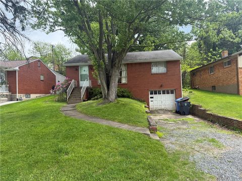 Photo of 1725 Norsen Dr, Pittsburgh, PA 15243 (MLS # 1752839)