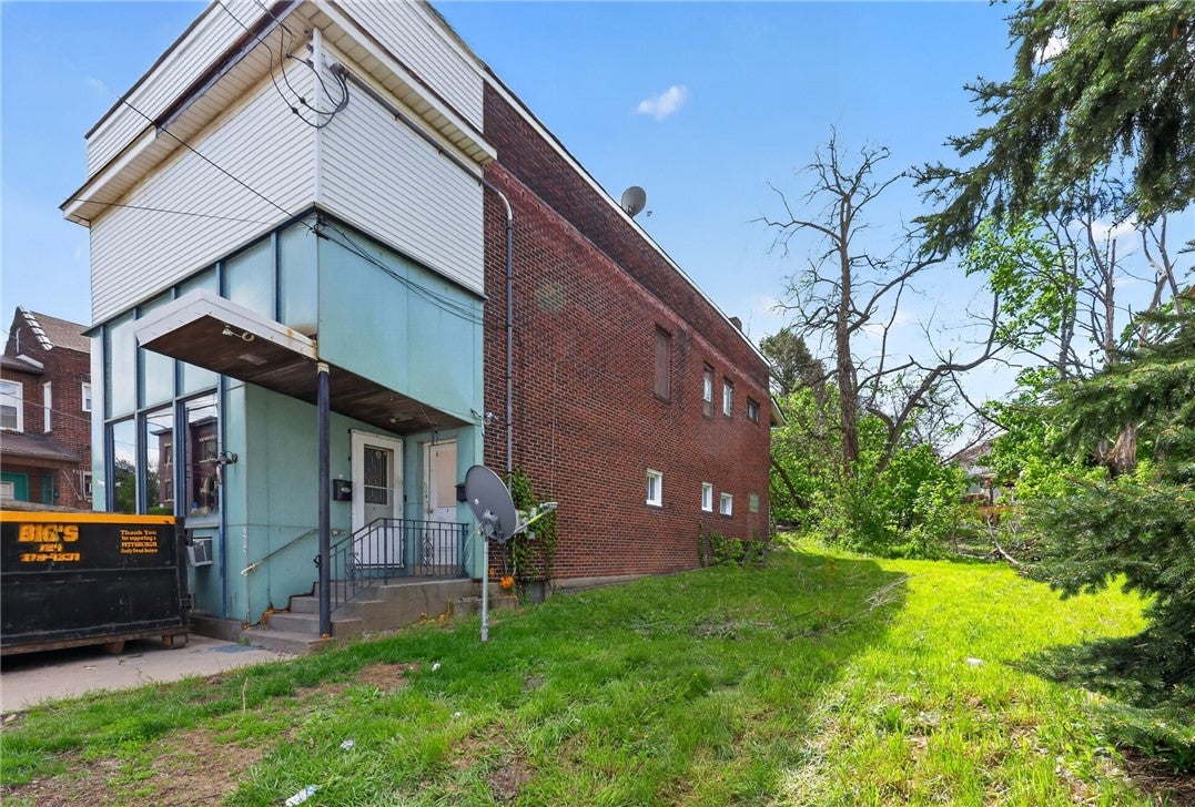 3204 Versailles Ave