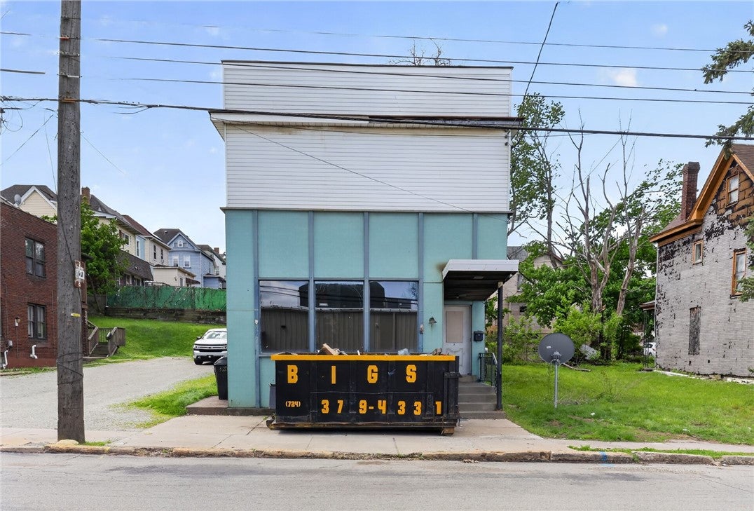 3204 Versailles Ave