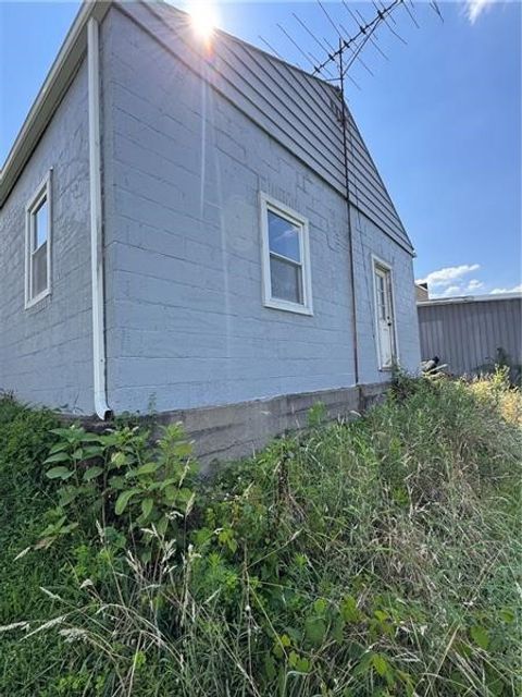 Photo of 32 Springer Ave, Uniontown, PA 15401 (MLS # 1735029)