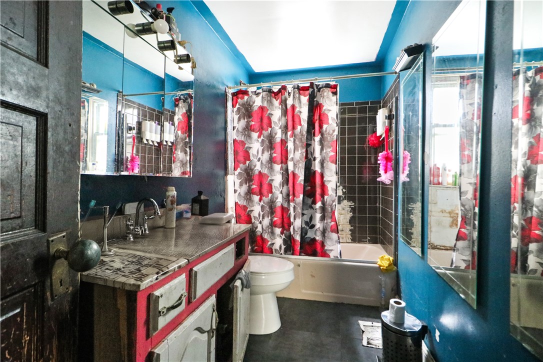 Sheraden, Pennsylvania 15204, United States, 6 Bedrooms Bedrooms, ,1 BathroomBathrooms,Residential,Active,48556