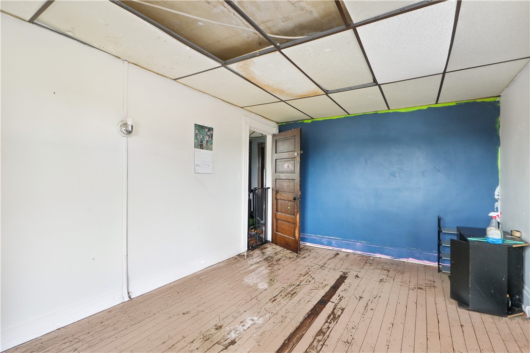 Sheraden, Pennsylvania 15204, United States, 6 Bedrooms Bedrooms, ,1 BathroomBathrooms,Residential,Active,48556