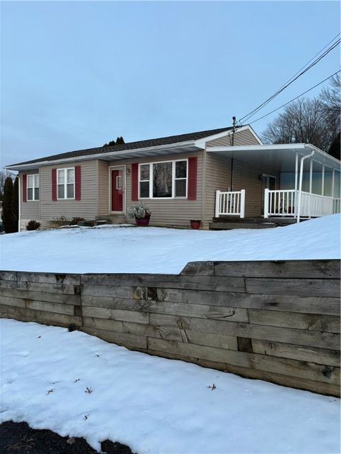 Photo of 129 W Christie Ave, Butler, PA 16001 (MLS # 1735967)