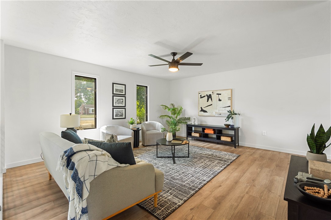 1546 W Ingomar