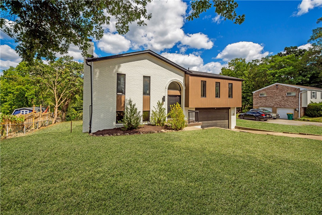 1546 W Ingomar